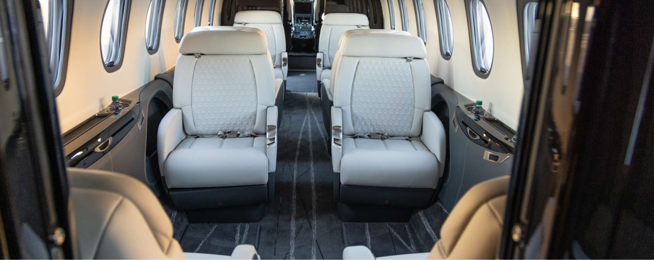 N70 N720TM Hawker 850XP - Worldwide Jet Charter, Inc. owned by S/N 258758